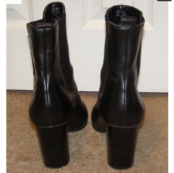 TAHARI sz 9 black leather ankle boots Pull on EUC - Picture 6 of 7